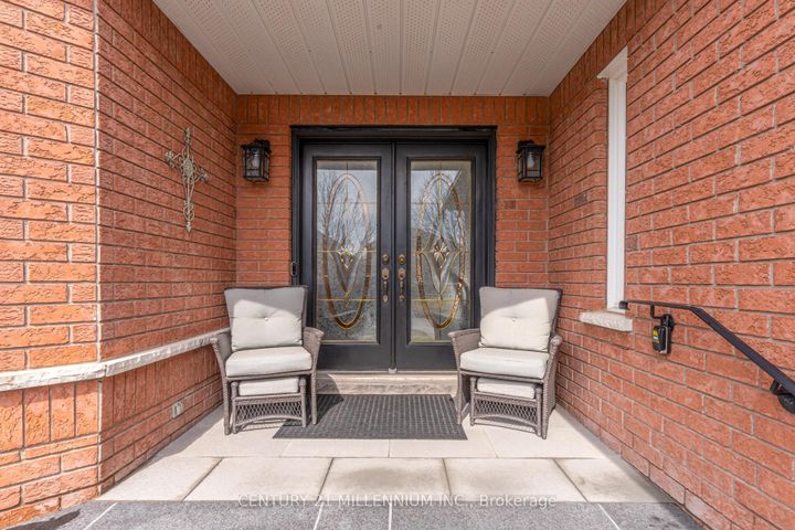 Photo 3 at 93 Samuel Crescent, Georgetown, Halton Hills