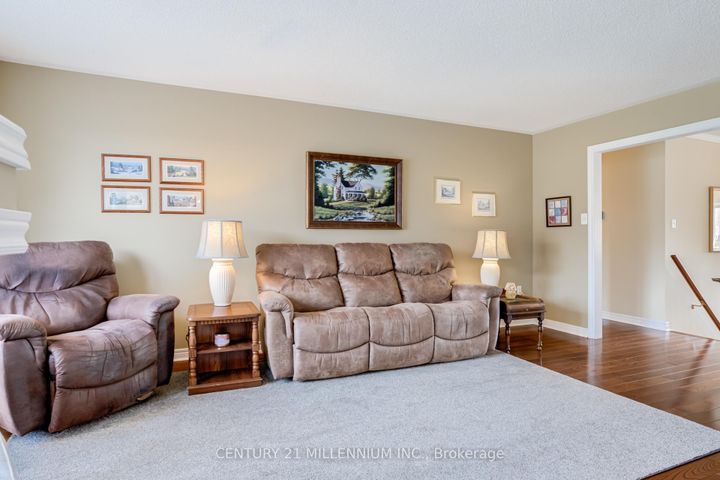 Photo 9 at 93 Samuel Crescent, Georgetown, Halton Hills