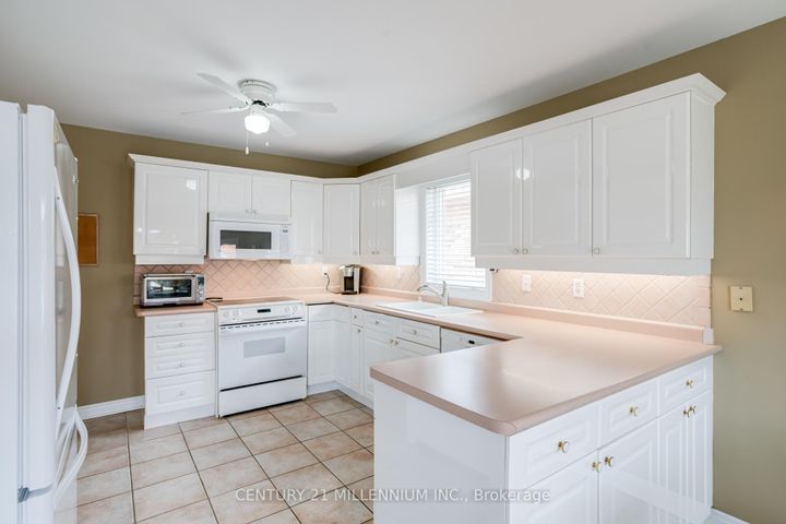 Photo 11 at 93 Samuel Crescent, Georgetown, Halton Hills