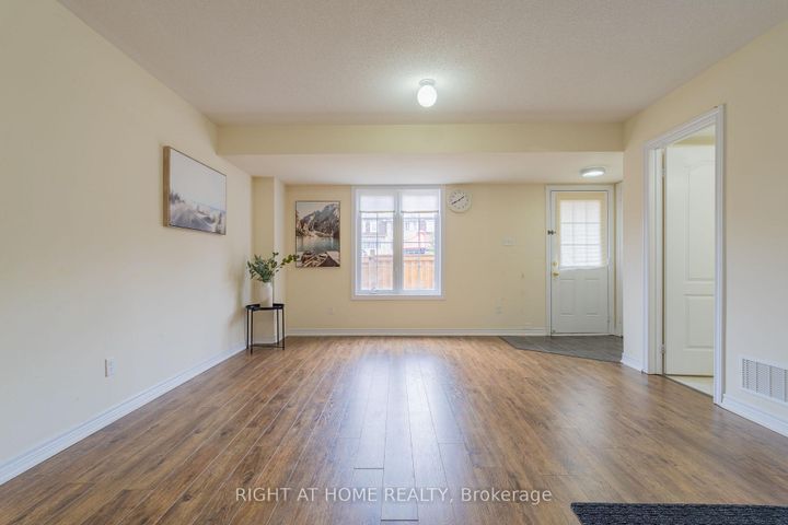 Photo 6 at 1518 Shepway Mews, Duffin Heights, Pickering