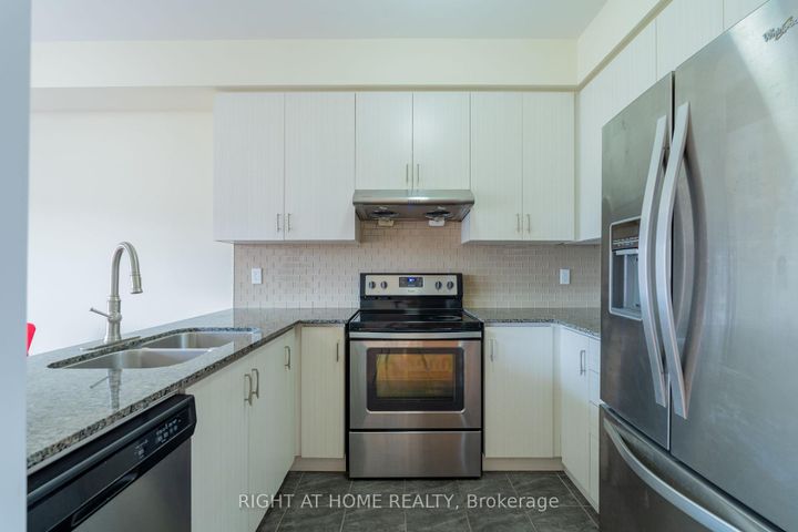 Photo 7 at 1518 Shepway Mews, Duffin Heights, Pickering