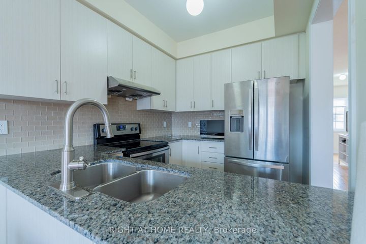 Photo 8 at 1518 Shepway Mews, Duffin Heights, Pickering