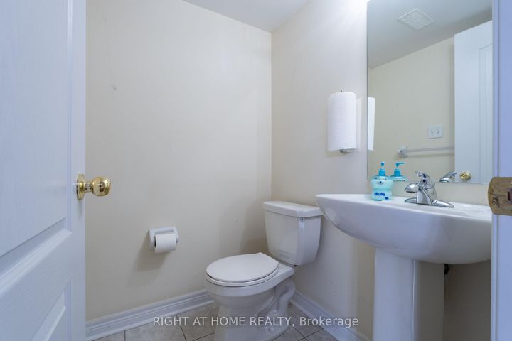 Photo 10 at 1518 Shepway Mews, Duffin Heights, Pickering