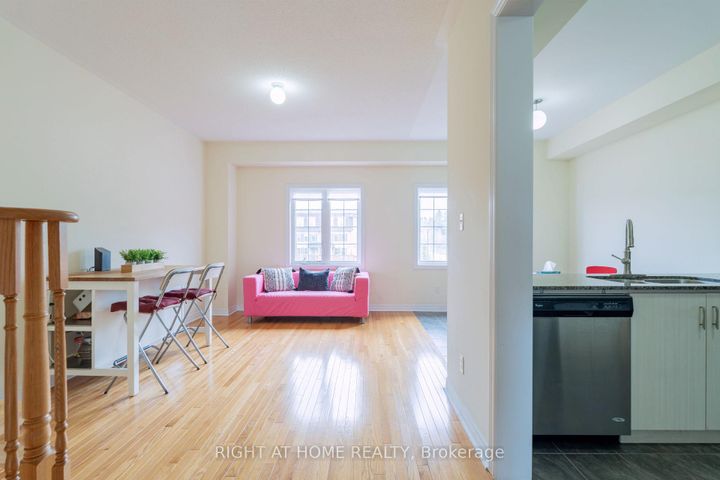 Photo 14 at 1518 Shepway Mews, Duffin Heights, Pickering