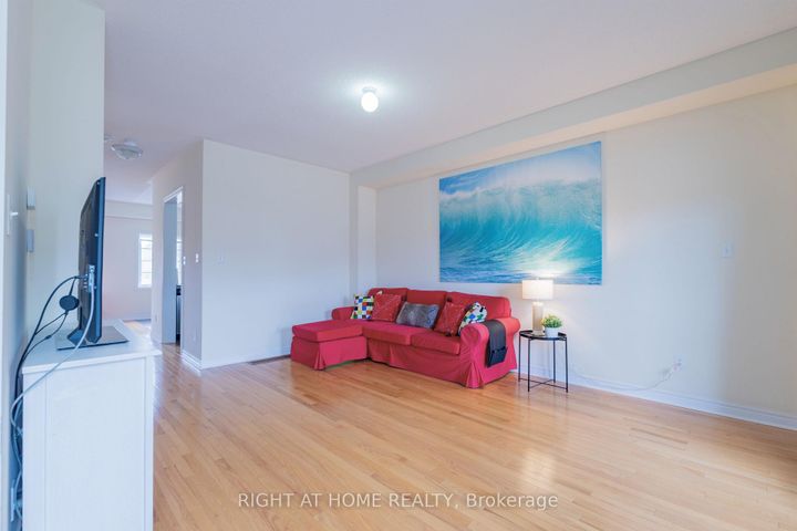 Photo 15 at 1518 Shepway Mews, Duffin Heights, Pickering