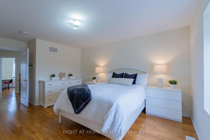 Photo 20 at 1518 Shepway Mews, Duffin Heights, Pickering