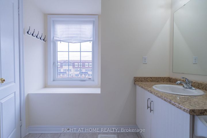 Photo 27 at 1518 Shepway Mews, Duffin Heights, Pickering