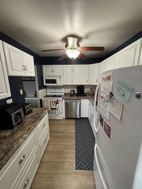 Photo 4 at 402 - 131 Taunton Road E, Centennial, Oshawa