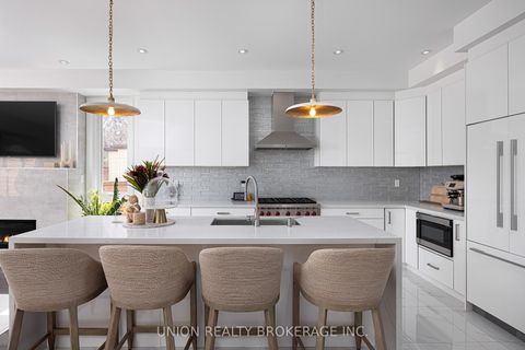 Photo 4 at 105 Kenilworth Avenue, The Beaches, Toronto