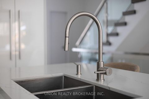 Photo 5 at 105 Kenilworth Avenue, The Beaches, Toronto