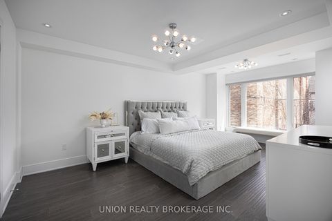 Photo 12 at 105 Kenilworth Avenue, The Beaches, Toronto