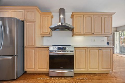 Photo 8 at 26 Forest Ridge Drive, Forest Hill North, Toronto