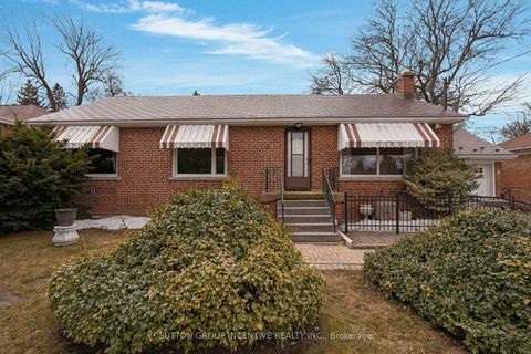 Photo 1 at 6 Kingsmere Crescent, Scarborough Village, Toronto