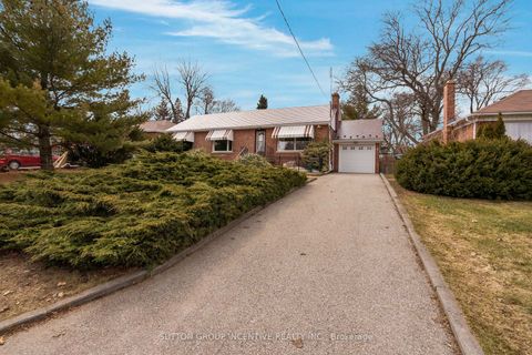 Photo 2 at 6 Kingsmere Crescent, Scarborough Village, Toronto