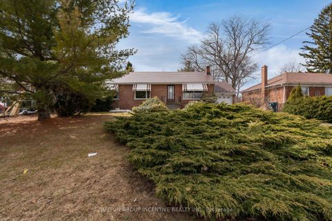 Photo 3 at 6 Kingsmere Crescent, Scarborough Village, Toronto