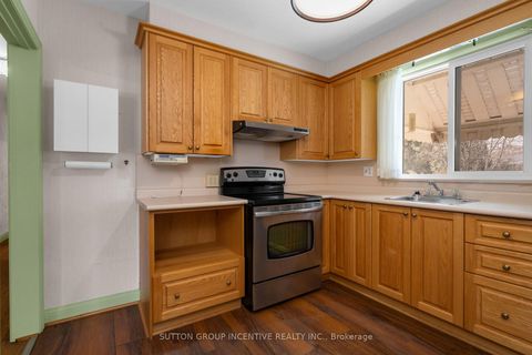 Photo 13 at 6 Kingsmere Crescent, Scarborough Village, Toronto