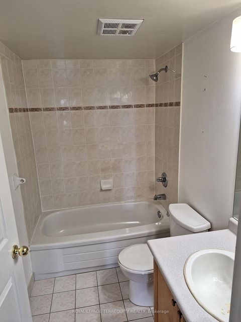 Photo 10 at 601 - 256 Doris Avenue, Willowdale East, Toronto