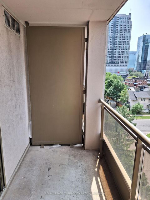 Photo 11 at 601 - 256 Doris Avenue, Willowdale East, Toronto