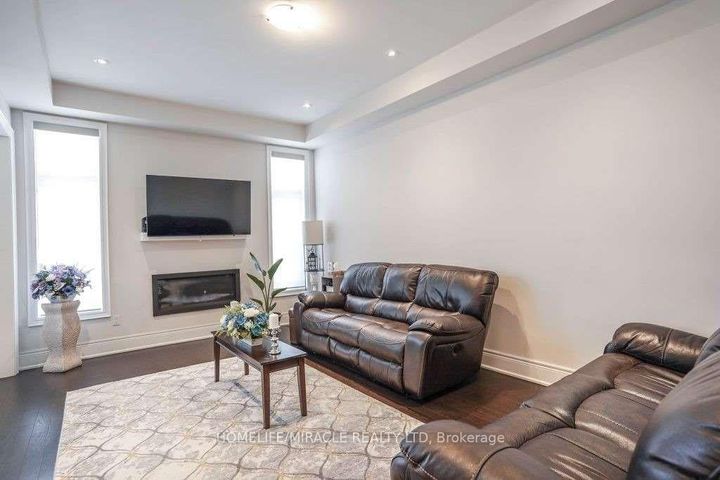 Photo 2 at 16 Lyle Way, Credit Valley, Brampton