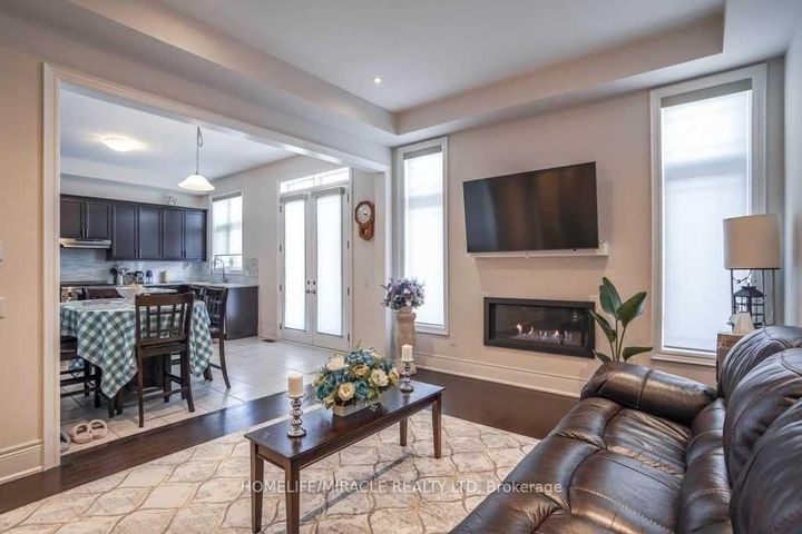 Photo 3 at 16 Lyle Way, Credit Valley, Brampton