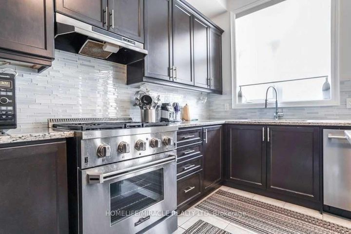 Photo 5 at 16 Lyle Way, Credit Valley, Brampton