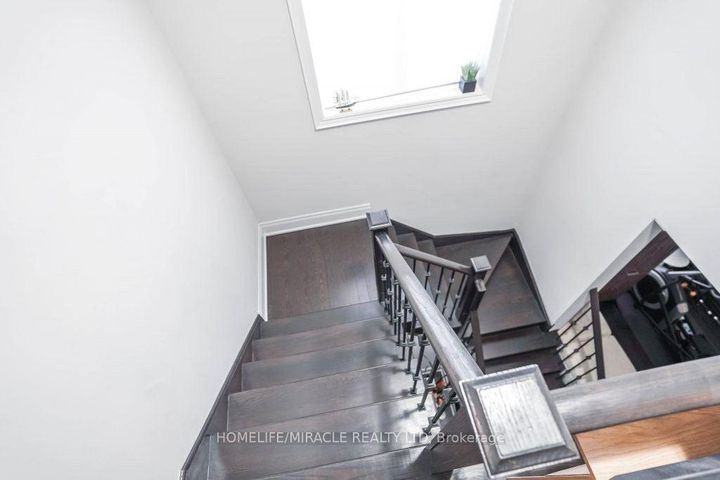 Photo 10 at 16 Lyle Way, Credit Valley, Brampton