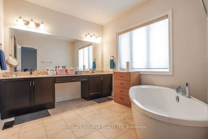 Photo 13 at 16 Lyle Way, Credit Valley, Brampton