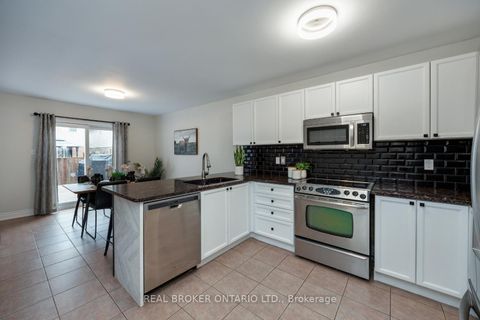 Photo 9 at 125 Hutton Place, Bowmanville, Clarington