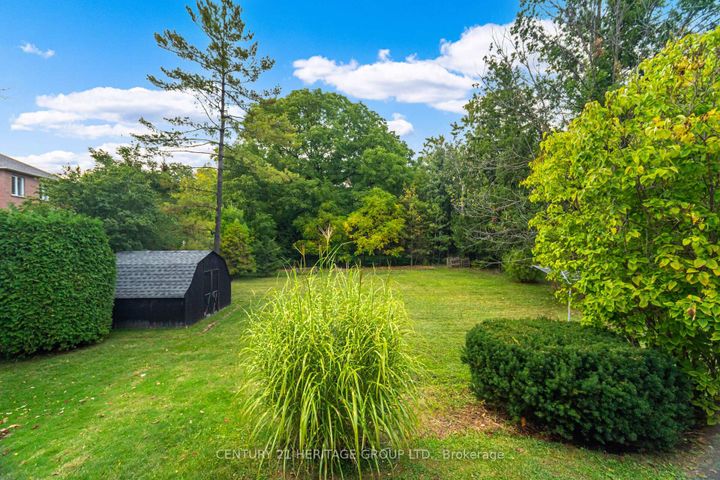 Photo 1 at 22 Poplar Drive, Oak Ridges, Richmond Hill