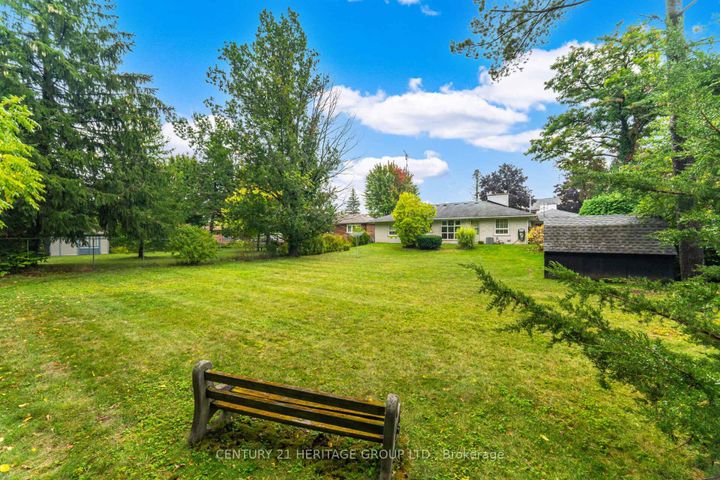 Photo 6 at 22 Poplar Drive, Oak Ridges, Richmond Hill