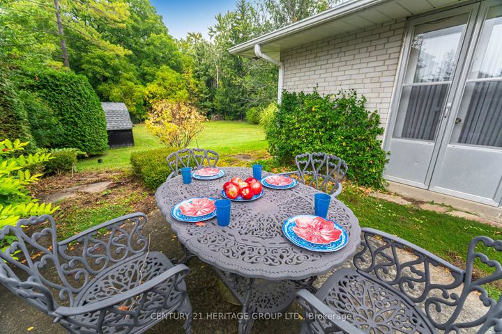 Photo 7 at 22 Poplar Drive, Oak Ridges, Richmond Hill