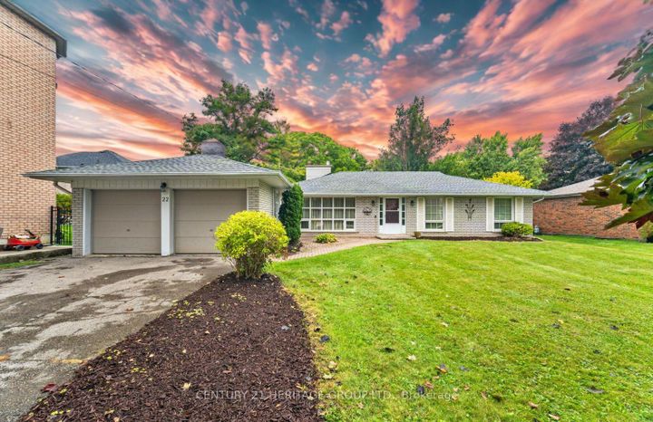 Photo 9 at 22 Poplar Drive, Oak Ridges, Richmond Hill