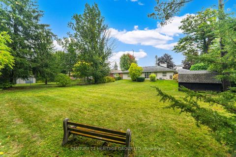 Photo 6 at 22 Poplar Drive, Oak Ridges, Richmond Hill