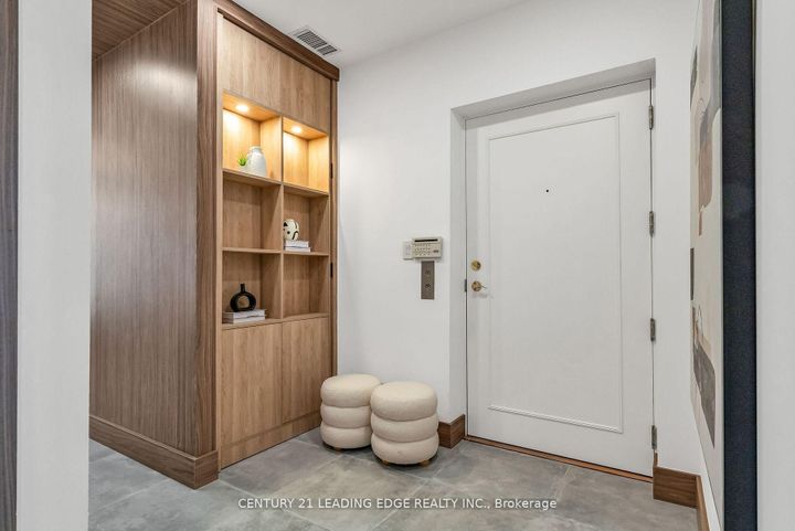 Photo 1 at 208 - 1 Watergarden Way, Bayview Village, Toronto