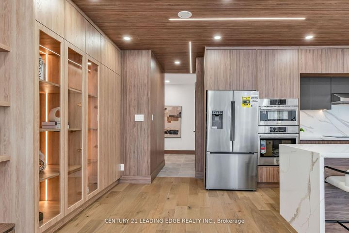 Photo 3 at 208 - 1 Watergarden Way, Bayview Village, Toronto