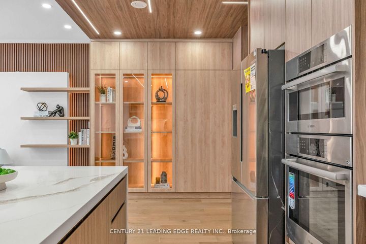 Photo 10 at 208 - 1 Watergarden Way, Bayview Village, Toronto