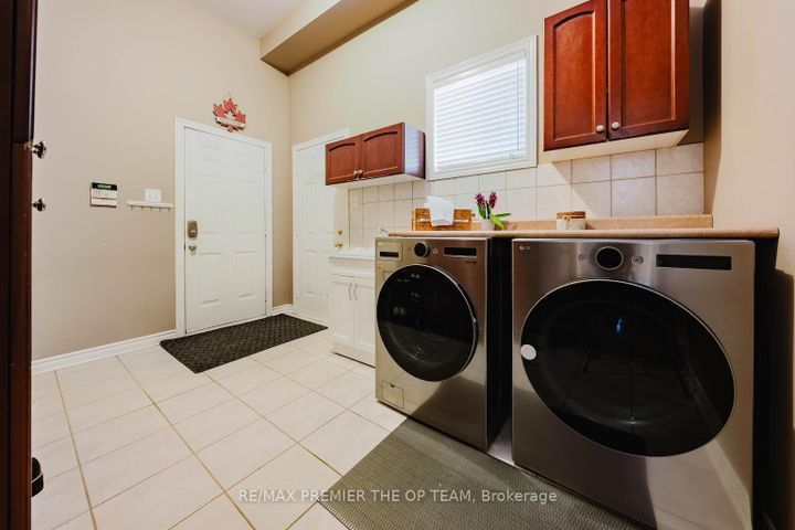 Photo 11 at 179 Lio Avenue, Sonoma Heights, Vaughan