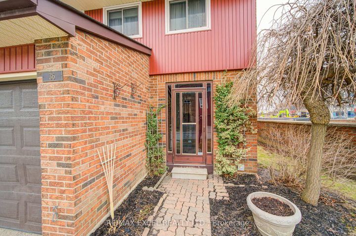 Photo 3 at 36 - 3000 Midland Avenue, Malvern West, Toronto