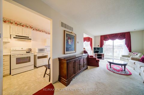 Photo 9 at 36 - 3000 Midland Avenue, Malvern West, Toronto