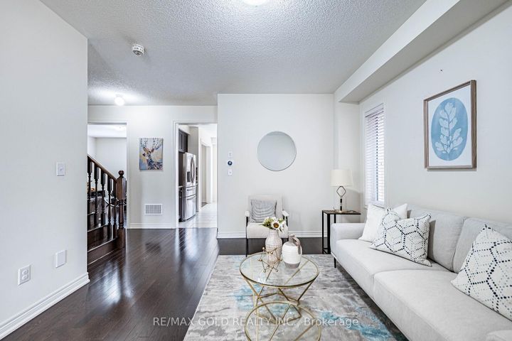 Photo 3 at 14 Lloyd Crescent, Northwest Brampton, Brampton