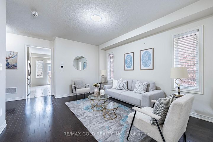 Photo 4 at 14 Lloyd Crescent, Northwest Brampton, Brampton