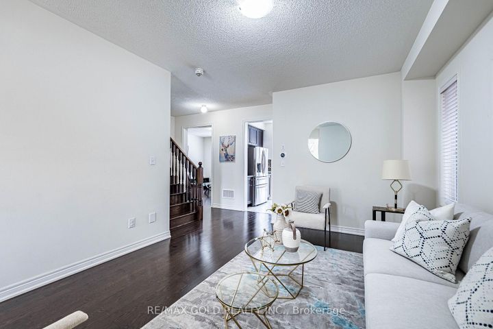 Photo 5 at 14 Lloyd Crescent, Northwest Brampton, Brampton