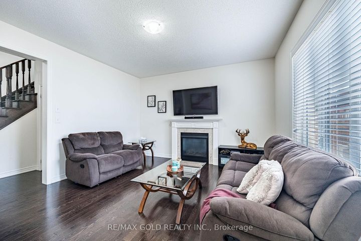 Photo 8 at 14 Lloyd Crescent, Northwest Brampton, Brampton