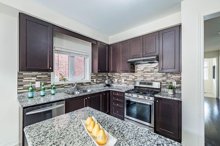 Photo 12 at 14 Lloyd Crescent, Northwest Brampton, Brampton