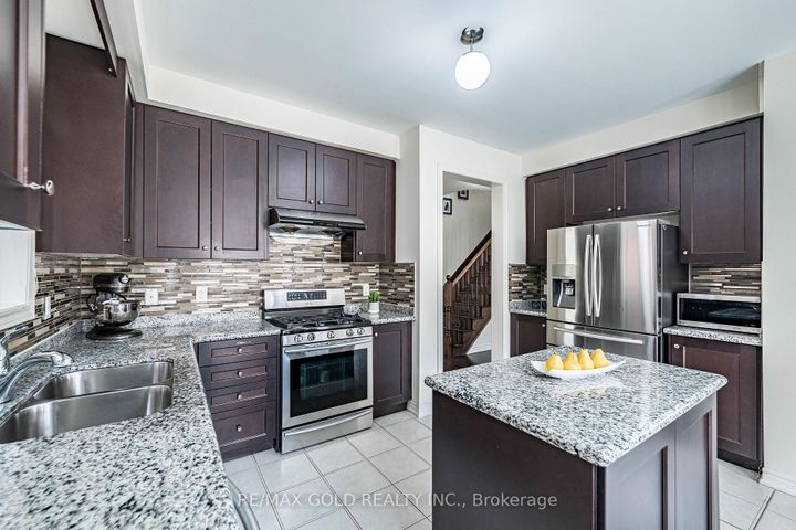 Photo 13 at 14 Lloyd Crescent, Northwest Brampton, Brampton