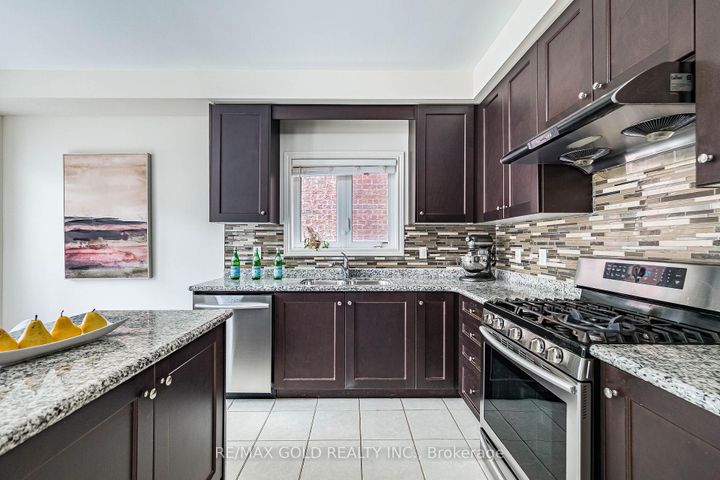 Photo 14 at 14 Lloyd Crescent, Northwest Brampton, Brampton