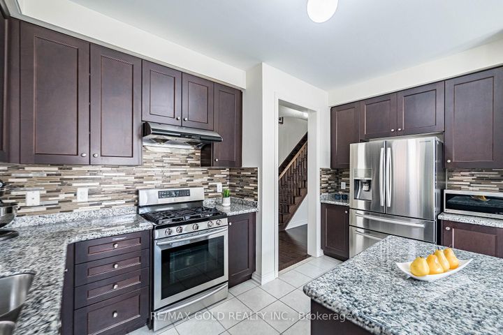 Photo 15 at 14 Lloyd Crescent, Northwest Brampton, Brampton