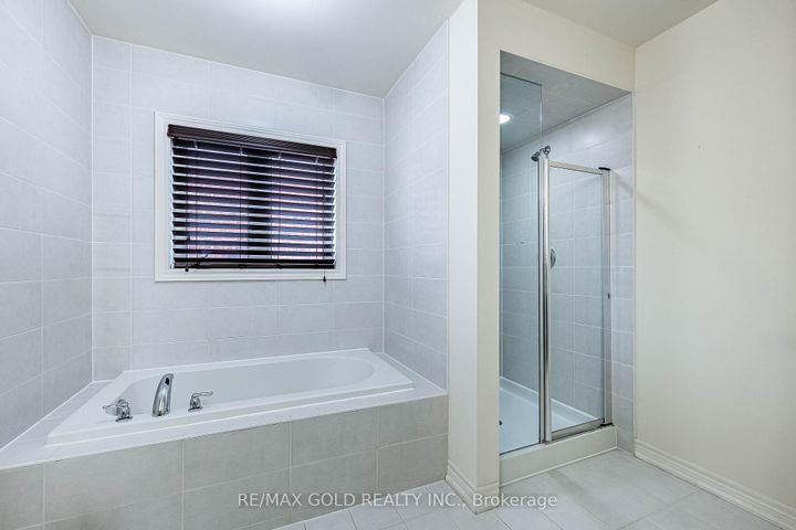 Photo 23 at 14 Lloyd Crescent, Northwest Brampton, Brampton