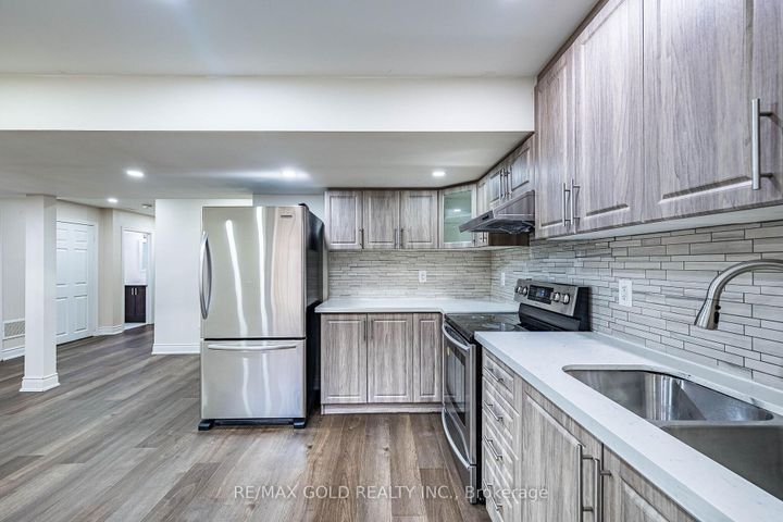 Photo 33 at 14 Lloyd Crescent, Northwest Brampton, Brampton