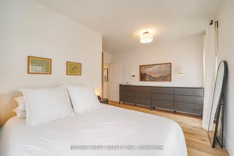 Photo 12 at 200 Euclid Avenue, Bellwoods, Toronto